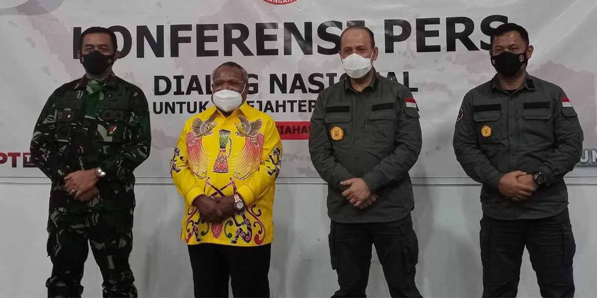 Kepala BNPT Indonesia Boy Rafli Amar dan Bupati Mimika usai dialog di Timika, Jumat (11/6/2021). Foto : Fachruddin Aji/Papua60detik